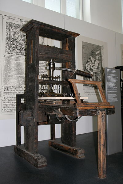 Fotografia da prensa de tipos móveis de 1811, em exposição em Munique, Alemanha.